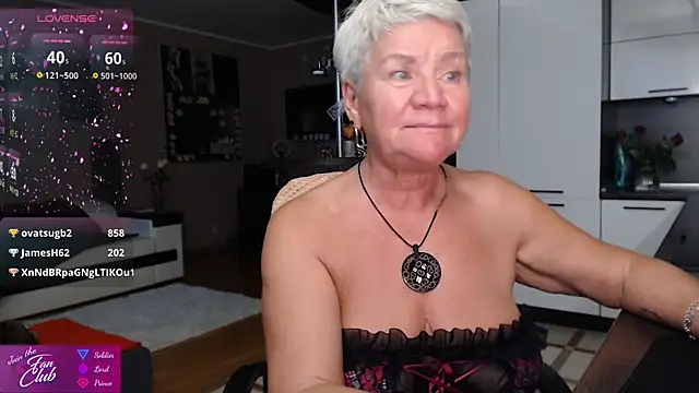 Snapshot of roxana_brooks chatting on July 19, 7:06 pm roxana brooks online show from July 19, 7:06 pm
