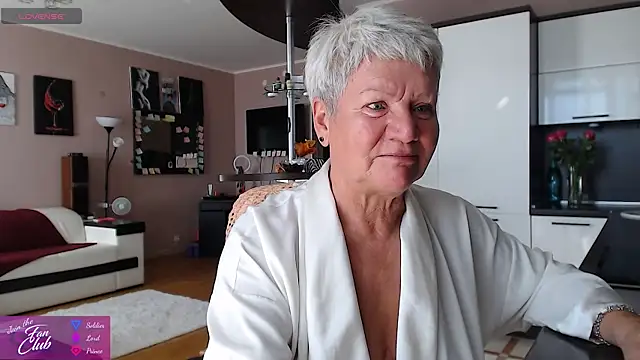 Snapshot of roxana_brooks chatting on July 30, 7:07 am roxana brooks online show from July 30, 7:07 am