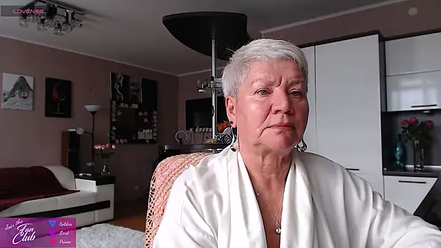 Snapshot of roxana_brooks chatting on August 4, 6:38 am roxana brooks online show from August 4, 6:38 am