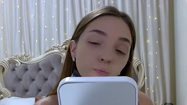 Snapshot of VirginieCruz chatting on January 16, 8:54 am VirginieCruz online show from January 16, 8:54 am