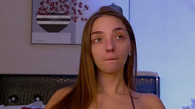 Snapshot of VirginieCruz chatting on February 1, 6:00 am VirginieCruz online show from February 1, 6:00 am