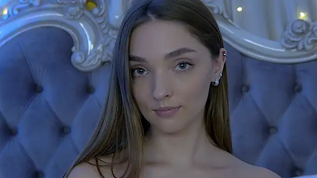 Snapshot of VirginieCruz chatting on February 2, 11:32 pm VirginieCruz online show from February 2, 11:32 pm