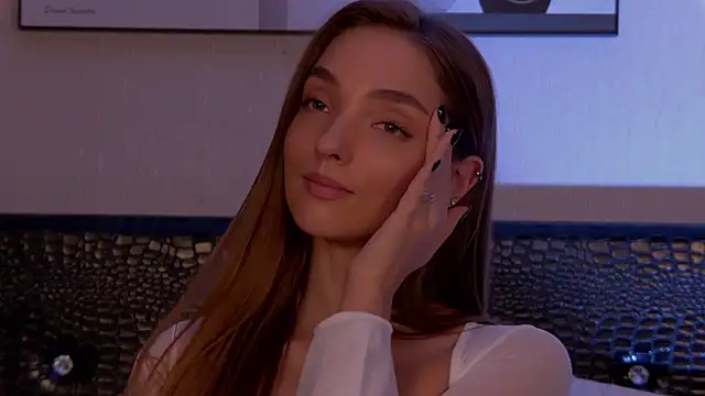 Snapshot of VirginieCruz chatting on February 4, 1:34 am VirginieCruz online show from February 4, 1:34 am