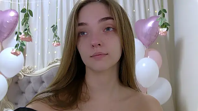 Snapshot of VirginieCruz chatting on February 13, 5:37 am VirginieCruz online show from February 13, 5:37 am