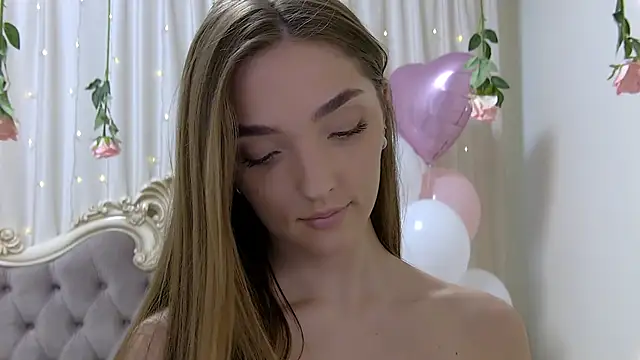 Snapshot of VirginieCruz chatting on February 13, 8:38 am VirginieCruz online show from February 13, 8:38 am