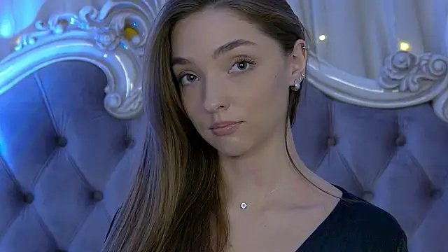 Snapshot of VirginieCruz chatting on March 3, 1:42 am VirginieCruz online show from March 3, 1:42 am