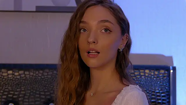 Snapshot of VirginieCruz chatting on March 4, 11:00 pm VirginieCruz online show from March 4, 11:00 pm