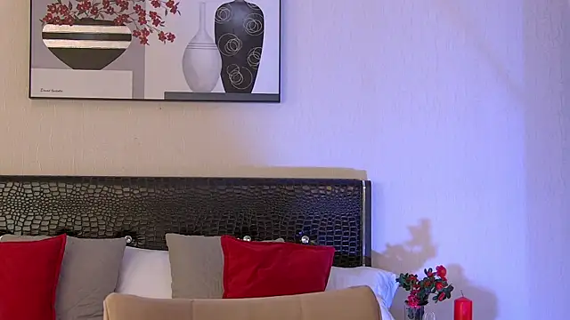 Snapshot of VirginieCruz chatting on March 6, 5:35 am VirginieCruz online show from March 6, 5:35 am