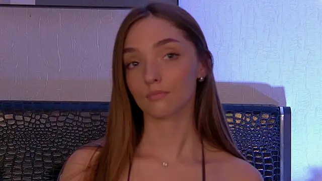 Snapshot of VirginieCruz chatting on March 7, 2:56 pm VirginieCruz online show from March 7, 2:56 pm