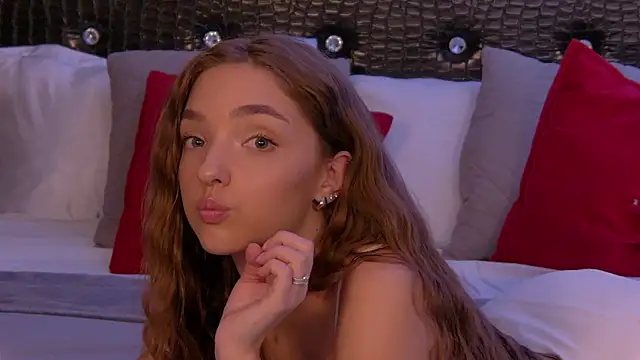 Snapshot of VirginieCruz chatting on March 17, 8:40 pm VirginieCruz online show from March 17, 8:40 pm