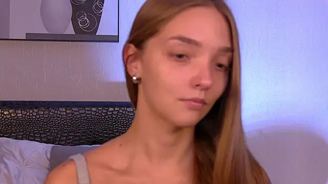 Snapshot of VirginieCruz chatting on September 8, 7:24 pm VirginieCruz online show from September 8, 7:24 pm