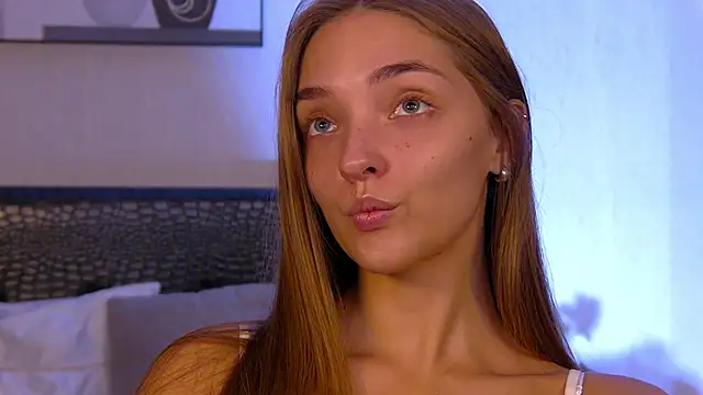 Snapshot of VirginieCruz chatting on September 22, 7:38 pm VirginieCruz online show from September 22, 7:38 pm