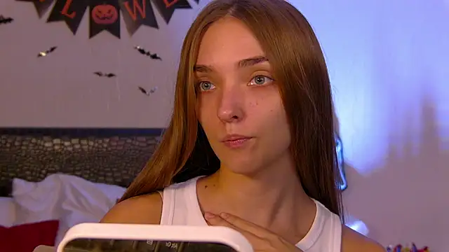 Snapshot of VirginieCruz chatting on October 28, 7:27 pm VirginieCruz online show from October 28, 7:27 pm