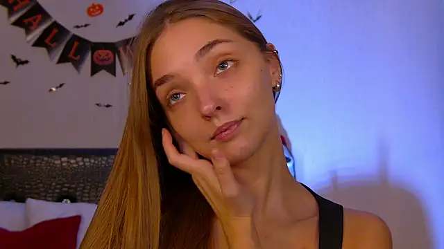 VirginieCruz online show from November 2, 7:27 pm