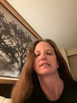 Snapshot of MeraSquirtsALot chatting on October 28, 5:44 am MeraSquirtsALot online show from October 28, 5:44 am