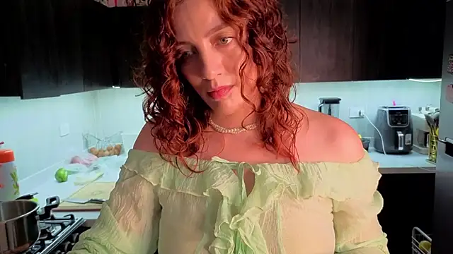 Snapshot of Mala_Bad chatting on May 6, 2:44 pm Mala Bad online show from May 6, 2:44 pm