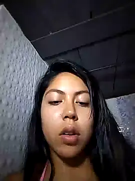 Snapshot of leah_passion chatting on December 9, 6:25 pm leah passion online show from December 9, 6:25 pm