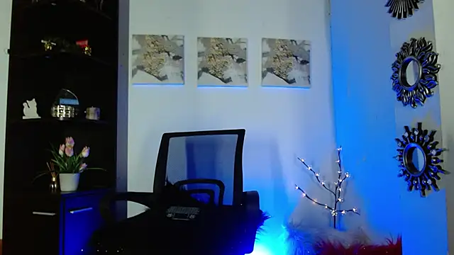 Snapshot of Karina_Yang chatting on February 16, 6:32 pm Karina Yang online show from February 16, 6:32 pm