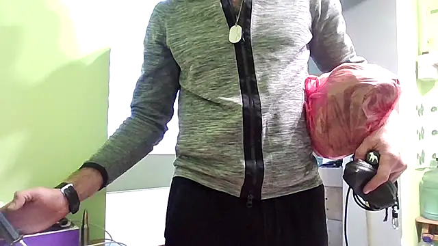 Snapshot of SexSanich chatting on September 26, 3:16 pm SexSanich online show from September 26, 3:16 pm