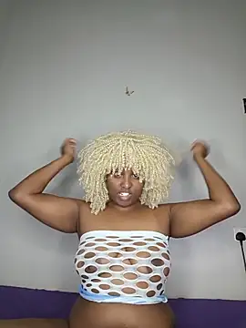 queen mendyz online show from June 1, 10:00 pm