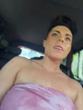 Snapshot of LukeLouHarvey chatting on June 17, 6:27 am LukeLouHarvey online show from June 17, 6:27 am