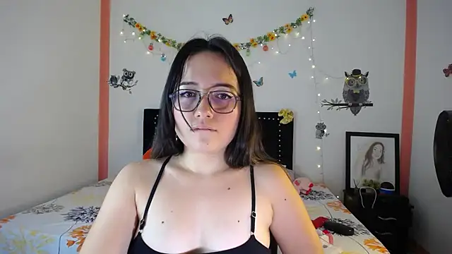 naughty girl 4u online show from February 12, 7:24 pm