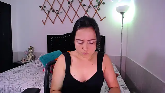 Snapshot of naughty_girl_4u chatting on November 12, 7:13 pm naughty girl 4u online show from November 12, 7:13 pm