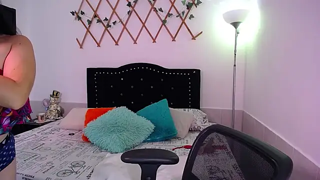 Snapshot of naughty_girl_4u chatting on November 13, 6:29 pm naughty girl 4u online show from November 13, 6:29 pm