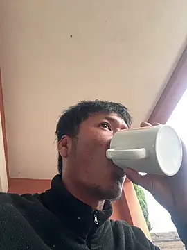 juniiorre online show from April 22, 3:57 pm