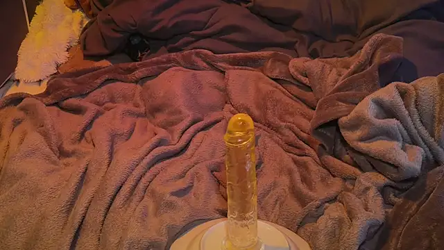 shyguy728683 online show from April 6, 9:27 pm