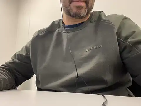  MrPrecum  online show from December 11, 11:00 pm