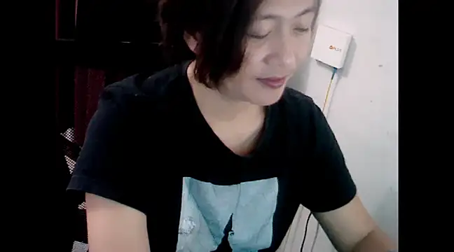 Snapshot of makemefallin chatting on December 19, 2:13 pm makemefallin online show from December 19, 2:13 pm