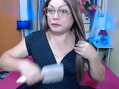 Snapshot of UrAsianPrincessDanie chatting on November 20, 12:11 am UrAsianPrincessDanie online show from November 20, 12:11 am