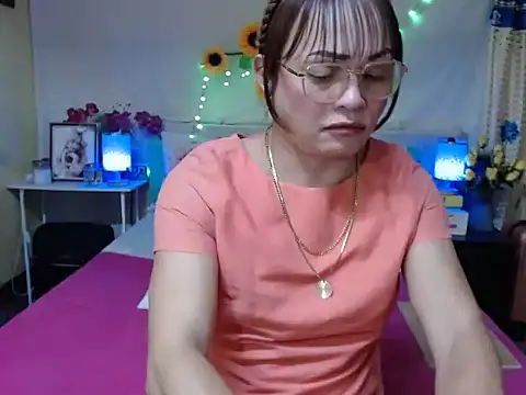 UrAsianPrincessDanie online show from August 6, 11:50 pm