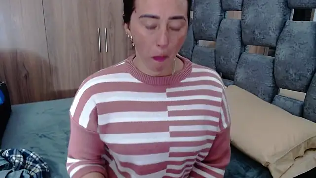 sara hott 1 online show from February 19, 2:01 pm