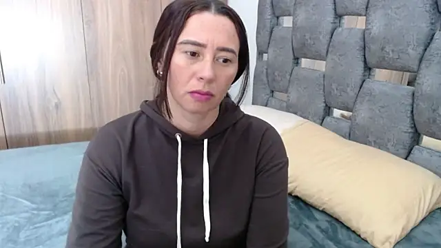 sara hott 1 online show from March 14, 6:50 pm