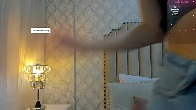 Pia Johnson  online show from November 10, 11:31 am