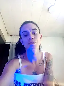 Snapshot of lesly_xx chatting on January 21, 7:47 am lesly xx online show from January 21, 7:47 am