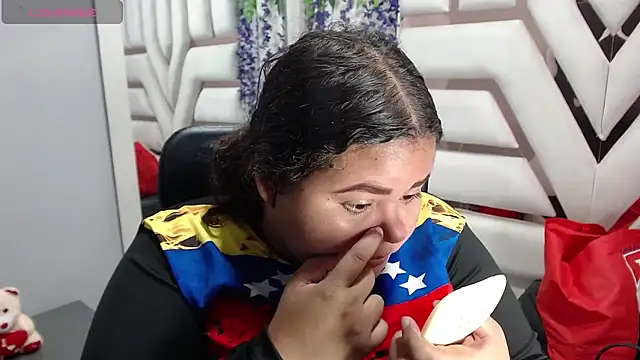 ValenTitis online show from April 22, 8:32 pm