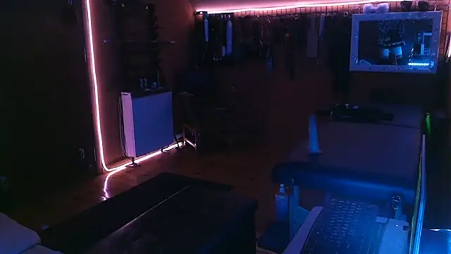 Snapshot of Ginny-the-bdsm-nympho chatting on January 8, 5:59 pm Ginny-the-bdsm-nympho online show from January 8, 5:59 pm