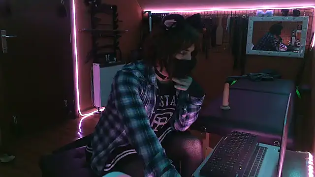 Snapshot of Ginny-the-bdsm-nympho chatting on February 12, 5:52 pm Ginny-the-bdsm-nympho online show from February 12, 5:52 pm