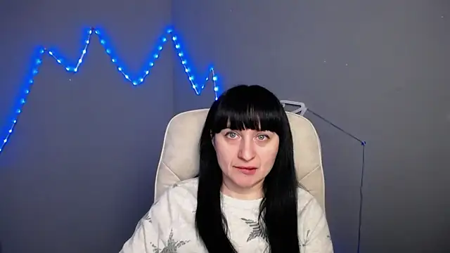 NinaFlawlees online show from April 22, 6:05 am