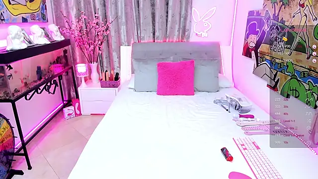 Snapshot of tattooBabyxxx chatting on February 5, 7:31 pm tattooBabyxxx online show from February 5, 7:31 pm