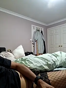 Snapshot of AmGuy23 chatting on December 15, 2:37 pm AmGuy23 online show from December 15, 2:37 pm