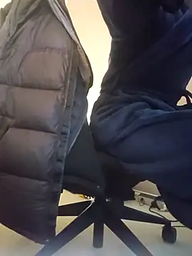 Snapshot of AmGuy23 chatting on December 19, 9:06 pm AmGuy23 online show from December 19, 9:06 pm