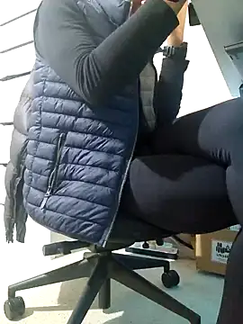 Snapshot of AmGuy23 chatting on January 23, 12:52 pm AmGuy23 online show from January 23, 12:52 pm