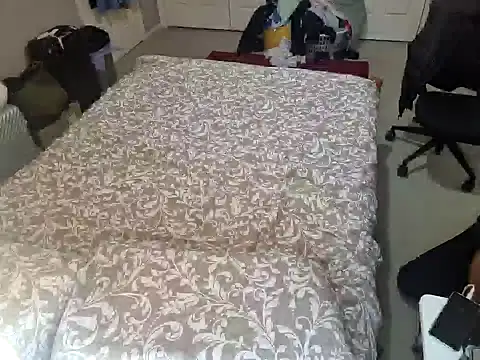 Snapshot of AmGuy23 chatting on February 12, 12:48 am AmGuy23 online show from February 12, 12:48 am