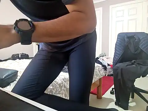 Snapshot of AmGuy23 chatting on February 12, 3:51 am AmGuy23 online show from February 12, 3:51 am