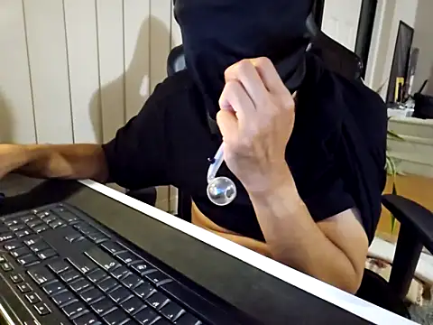 Snapshot of AmGuy23 chatting on March 5, 3:51 pm AmGuy23 online show from March 5, 3:51 pm