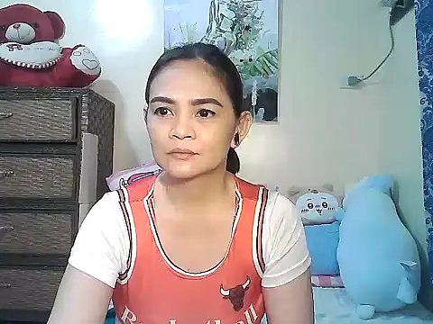 Snapshot of Kisses-13 chatting on May 31, 1:29 pm Kisses-13 online show from May 31, 1:29 pm